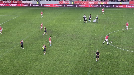 Cum se prezintă gazonul la Dinamo - Unirea Slobozia. Două meciuri s-au jucat acum 5 zile pe Arcul de Triumf