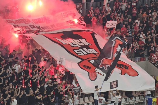 Show pirotehnic la un meci cu Slobozia! Fanii lui Dinamo au creat o atmosferă de meci mare