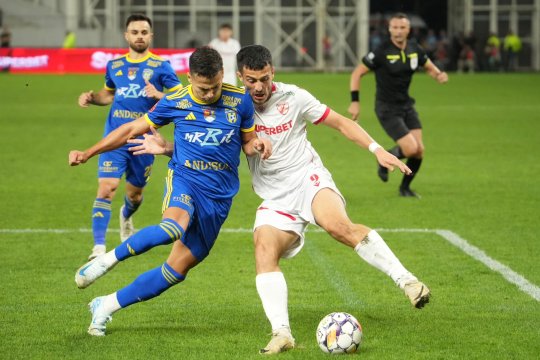Adrian Mihalcea vede partea bună a lucrurilor, după eșecul cu Dinamo: ”Am controlat complet jocul”. Ce l-a deranjat la București: ”Cu tot respectul, dar...”