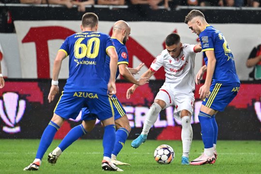 A pierdut cu Dinamo și a izbucnit: ”Gazonul îi încurcă și pe ei, și pe noi, pe suporteri, pe lumea care se uită de acasă, pe toți!”