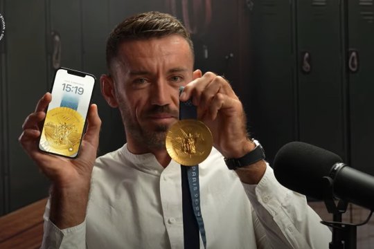 A luat aurul olimpic și a petrecut alături de Sharon Stone și Michael Phelps. Momente incredibile trăite de Marian Enache: ”Mi-a cerut medalia”