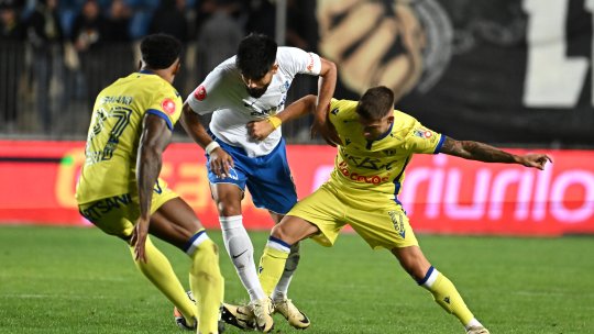 Jucătorii Petrolului au pus tunurile pe arbitru după golul anulat al lui Rădulescu: ”Nu apărau trei portari”