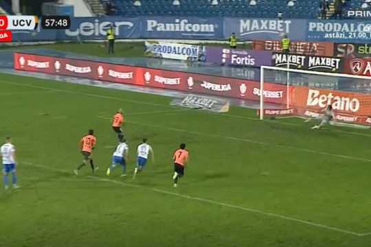 Alex Mitriță, ratare incredibilă din penalty în Poli Iași - Universitatea Craiova, la scorul de 1-0
