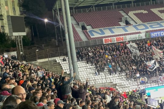S-au dat de gol! Fanii de la Tribuna 2, dedicată gazdelor, au cântat alături de galeria FCSB. Oaspeții fac legea în Gruia