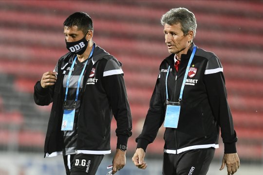 Bannerul afișat de fanii lui Dinamo pe stadionul din Ștefan cel Mare, după moartea lui Gigi Mulțescu: ”Când e greu, toată lumea dispare”