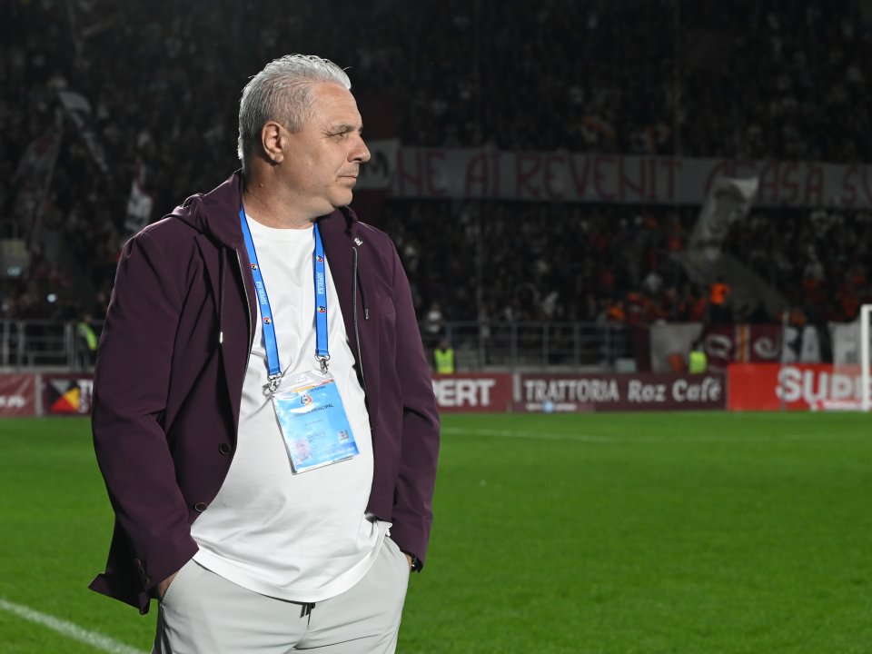 Marius Sumudica reacționează in meciul de fotbal dintre Rapid Bucuresti si Universitatea Cluj, din cadrul Superligii Superbet, desfasurat pe Superbet Arena-Giulesti din Bucuresti, luni 16 septembrie 2024.