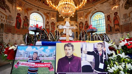 Imagini de la înmormântarea lui Gigi Mulțescu. Suflarea dinamovistă își ia rămas bun de la legenda clubului