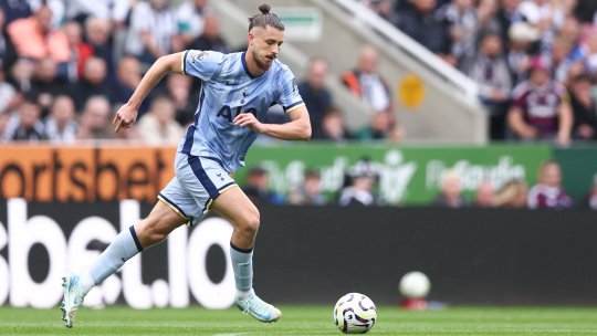 Radu Drăgușin, meci solid în Cupa Ligii Angliei! Victorie dramatică pentru Tottenham