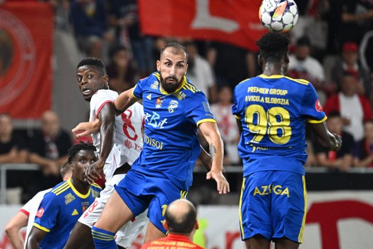 Scandal de rasism în Liga 1! Antrenorul acuzat că și-a jignit jucătorul căruia contractul i-a fost reziliat