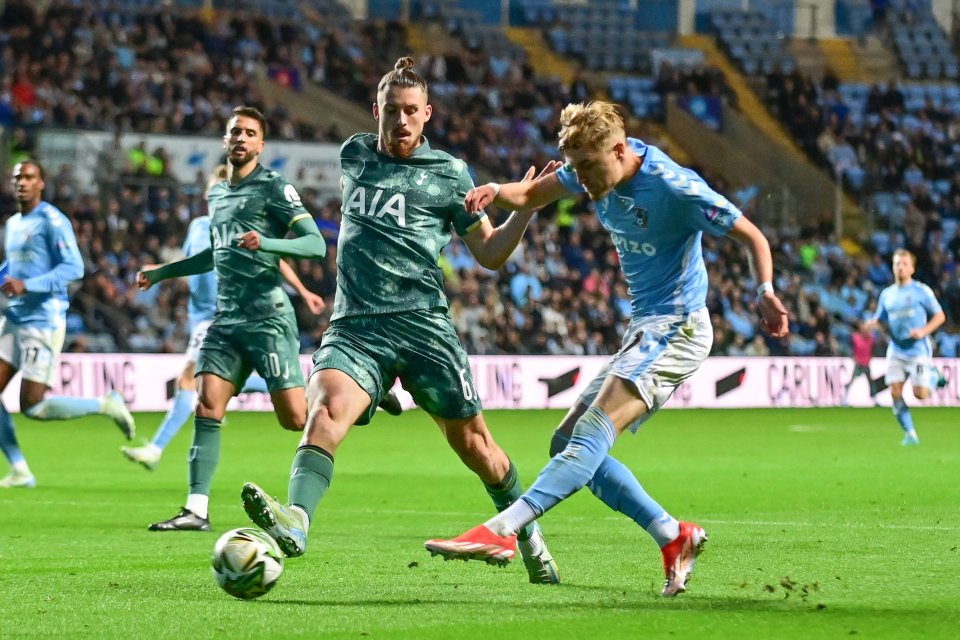 Radu Drăgușin a jucat 90 de minute în Coventry - Tottenham