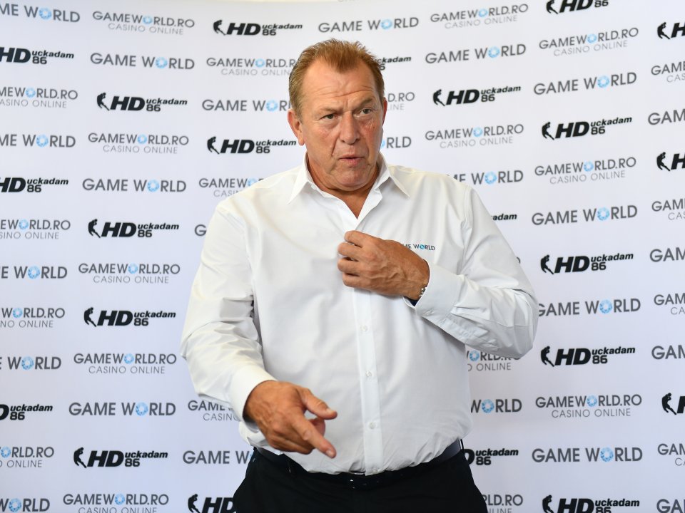 Helmut Duckadam la semnarea parteneriatului dintre fostul mare portar al Stelei si Game World, eveniment desfasurat la sediul din cadrul Mall Vitan Bucuresti, miercuri 29 iulie 2020