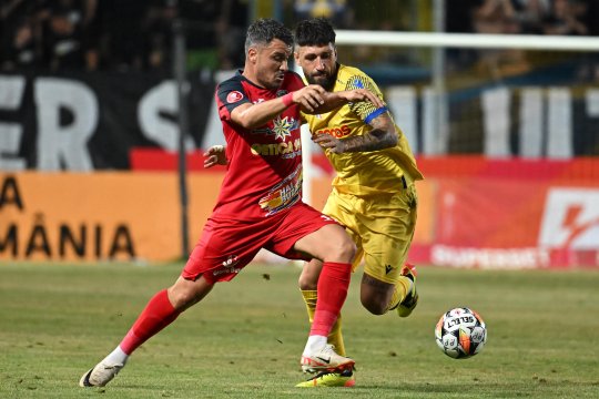 ”Magicianul” Budescu, demonstrație cu mingea chiar pe stradă, în fața unor copii: ”O avea lipici?”