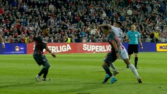 Penalty refuzat pentru Oțelul, după ce Cîrjan a atins mingea cu mâna în careu
