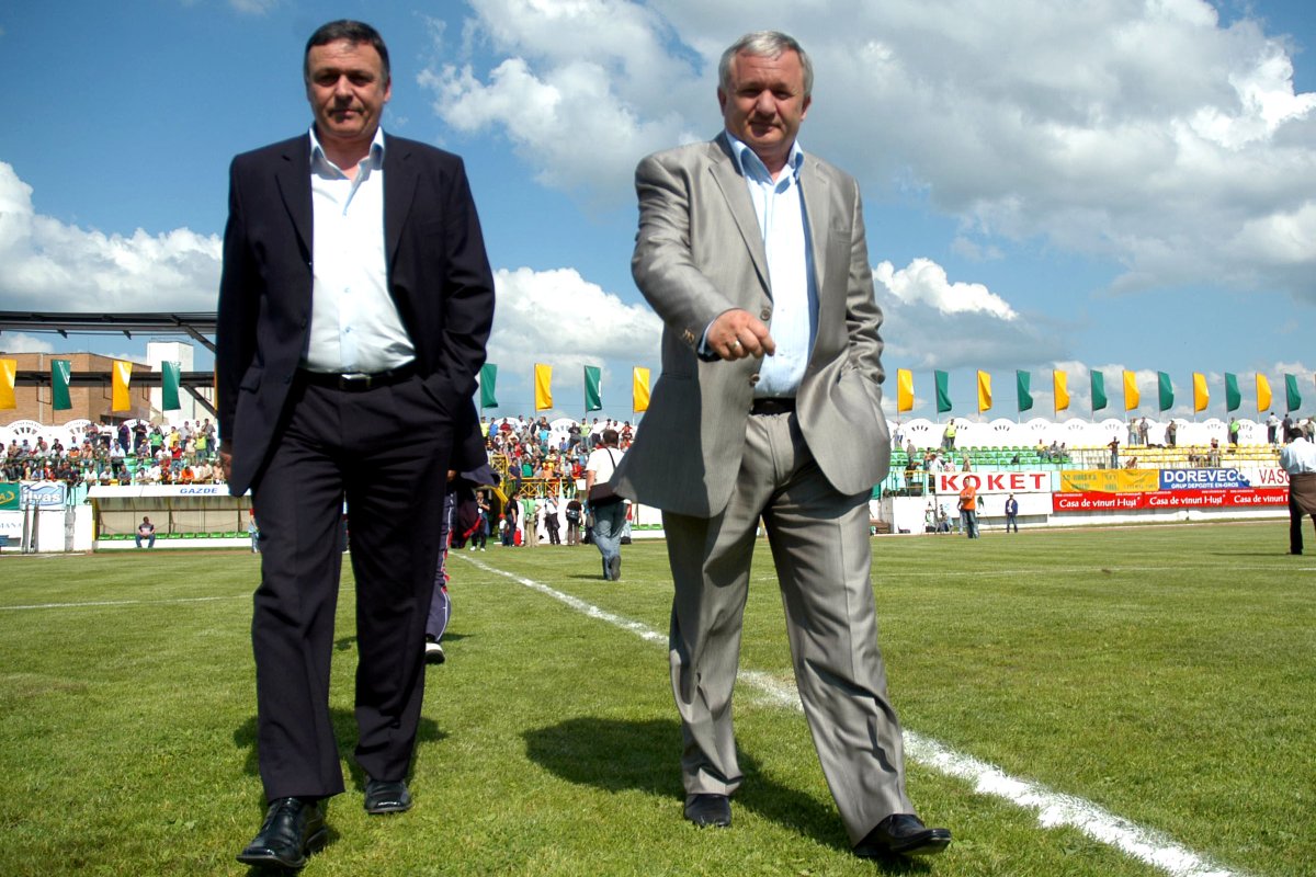 Porumboiu, aici alături de fostul arbitru Gheorghe Constantin