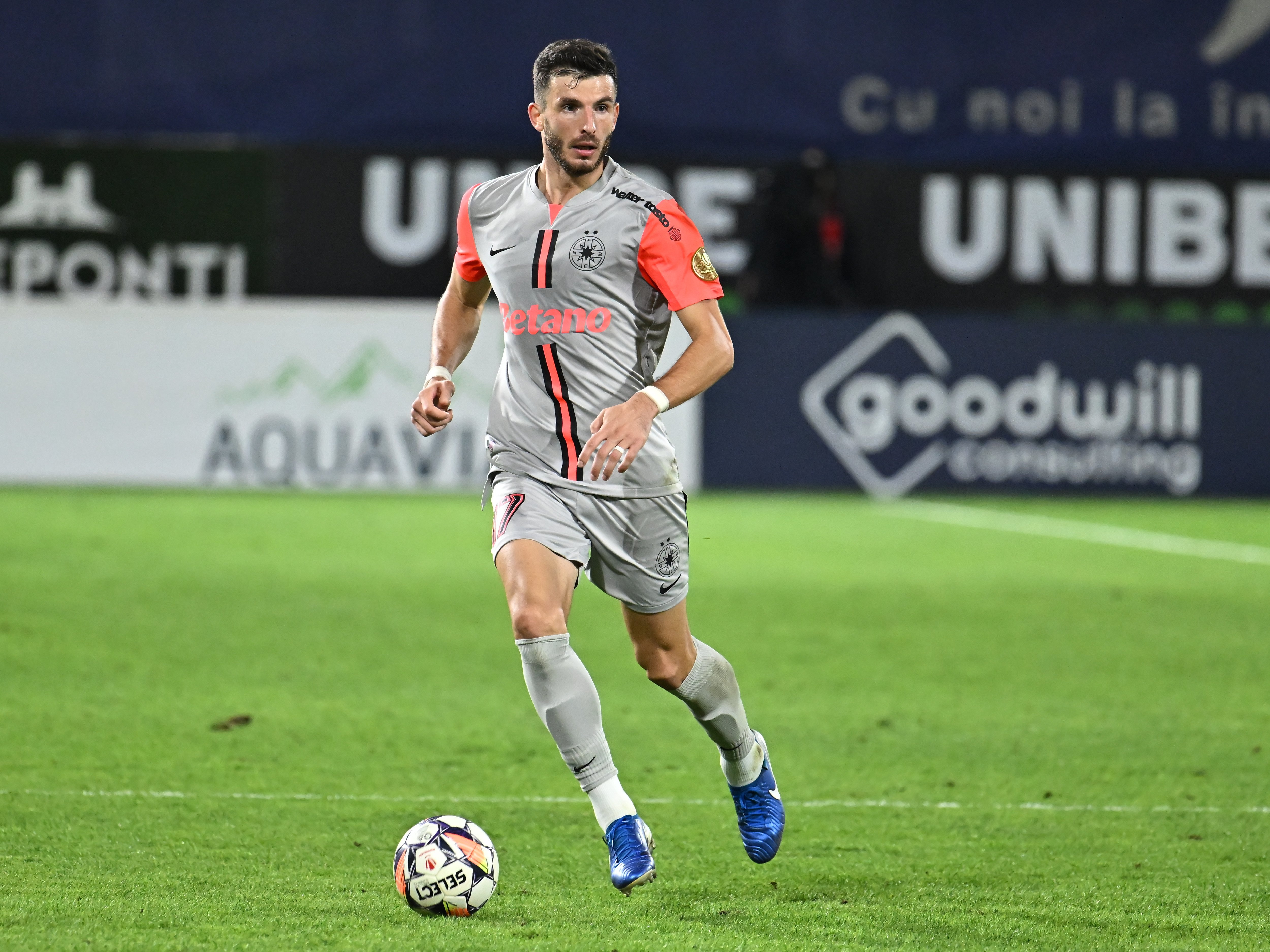 Mihai Popescu, roșu direct după ce i-a spart capul lui Tudorie, în FCSB ...