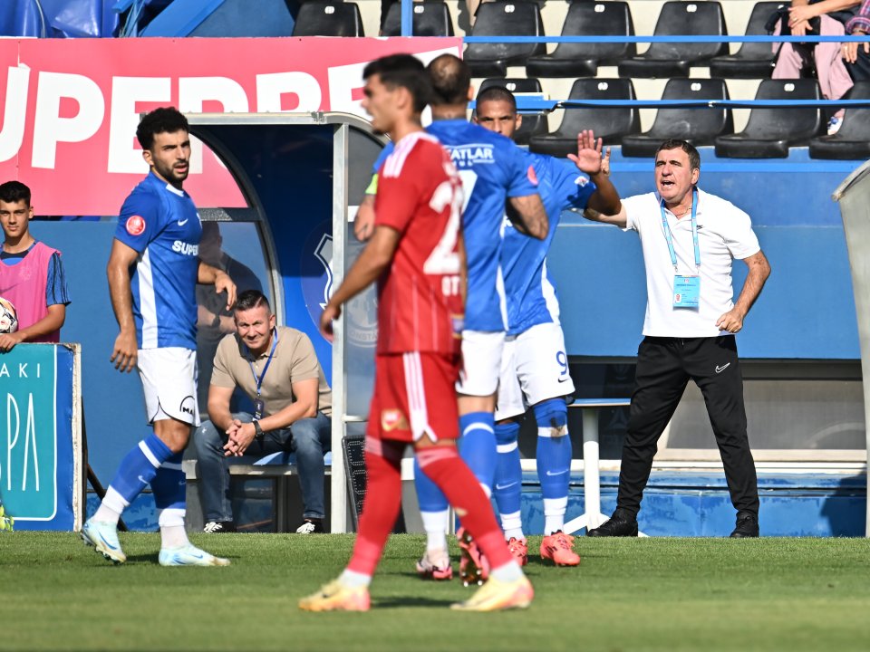 Descriere: Gheorghe Hagi reacționează dupa un gol constantean reusit in meciul de fotbal dintre Farul Constanta si Sepsi OSK Sfantu Gheorghe, contand pentru Superliga Superbet, desfasurat pe Stadionul central al Academiei Gheorghe Hagi din Ovidiu, duminica 22 septembrie 2024