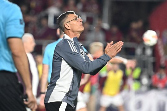 Ioan Ovidiu Sabău nu se teme de presiunea luptei la titlu: ”Îmi place mult asta”