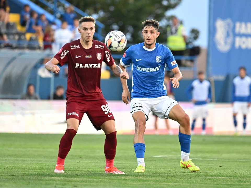 Louis Munteanu si Victor Dican in meciul de fotbal dintre Farul Constanta si CFR Cluj, contand pentru Superliga Superbet, desfasurat pe Stadionul central al Academiei Gheorghe Hagi din Ovidiu, duminica 1 septembrie 2024