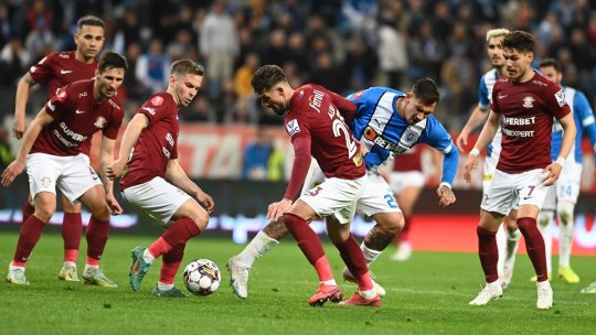 Fostul jucător de la FCSB și Rapid, prezent la duelul giuleștenilor cu Slobozia! Fiica sa purta un fular alb-vișiniu
