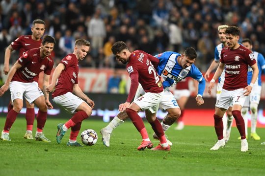 Fostul jucător de la FCSB și Rapid, prezent la duelul giuleștenilor cu Slobozia! Fiica sa purta un fular alb-vișiniu