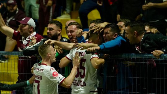Imaginile descătușării! Cum au sărbătorit împreună fanii și jucătorii Rapidului al doilea gol marcat de Rareș Pop în poarta Unirii Slobozia
