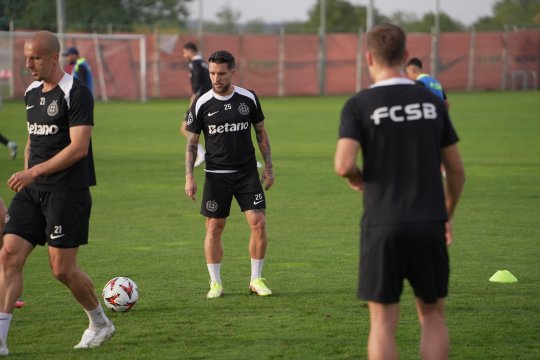 Imagini de la antrenamentul celor de la FCSB dinaintea duelului cu RFS. Jucătorul care a lipsit de la ultimele două meciuri s-a pregătit alături de colegi