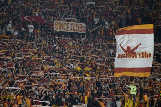 Incidente înainte de Galatasaray - PAOK! Ce s-a întâmplat după ce fanii greci au afișat însemnele rivalei Besiktas