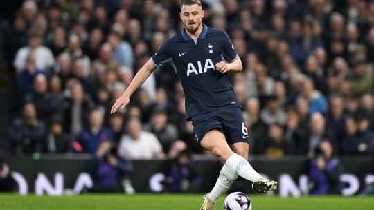 Tottenham - Qarabag 0-0, ACUM, pe iAMsport.ro! Radu Drăgușin, titular în partida care a început cu 37 de minute întârziere