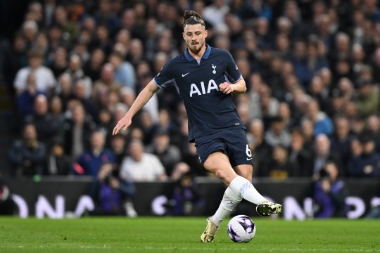 Radu Drăgușin a fost eliminat în minutul 8, dar Tottenham a câștigat meciul cu Qarabag! Toate rezultatele serii de joi din Europa League, AICI