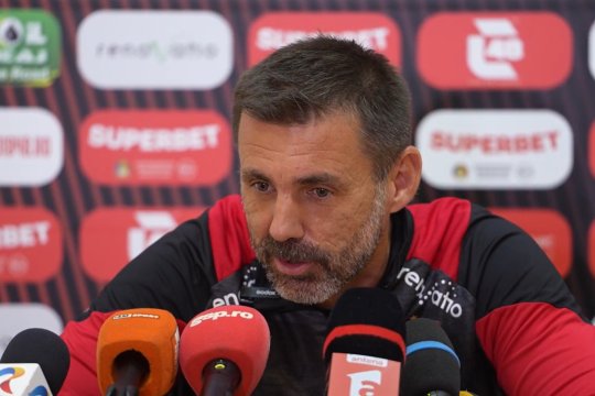 Momente savuroase la conferința lui Dinamo: "Puteți să-mi recomandați mâncare românească?" / "Facem și noi grătare..."