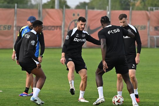 Cum explică Charalambous titularizarea bizară din FCSB - RFS: ”Am studiat adversarul”
