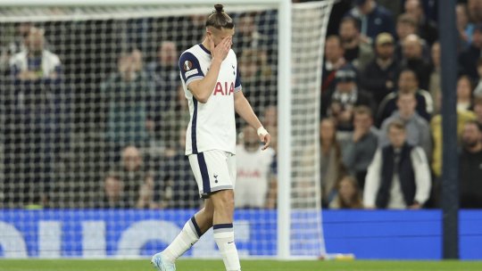 Cum au reacționat jurnaliștii britanici după ce Radu Drăgușin a fost eliminat: ”Lui Postecoglou nu îi vine să creadă”