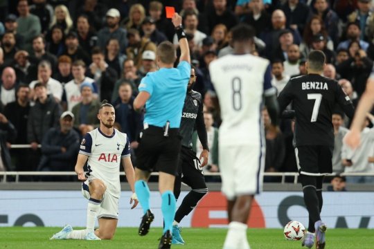 Mesajul postat de Radu Drăgușin, după cartonașul roșu încasat în Tottenham - Qarabag: ”Am făcut o greșeală”