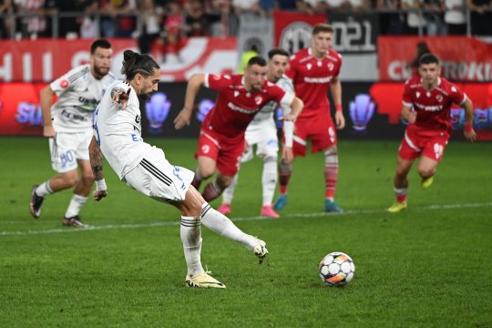 Liviu Ciobotariu, mulțumit de prestația echipei sale, după remiza cu Dinamo: ”Sigur ne putem salva de la retrogradare”. Antrenorul i-a felicitat pe fanii ”câinilor”
