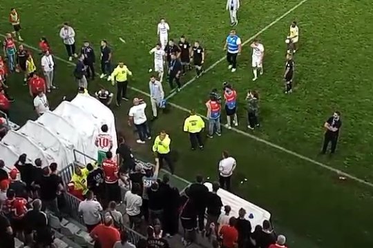 Suporterii lui Dinamo au răbufnit după meciul cu Botoșani! Gesturile reprobabile făcute