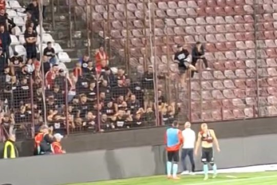 Conflict între suporteri și jucători după succesul reușit de UTA la Cluj