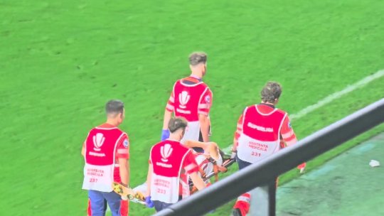 Accidentare teribilă în Rapid - Oțelul. Jucătorul a fost luat cu targa și dus direct la ambulanță