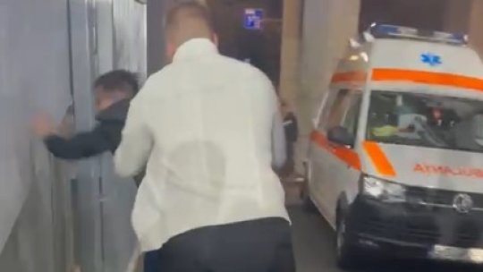 Gest golănesc în timpul meciului Rapid - Oțelul. Un impresar din anturajul gălățenilor l-a brutalizat pe reporterul iAMsport.ro în fața jandarmilor! Au avut de suferit și trimișii Fanatik și Golazo