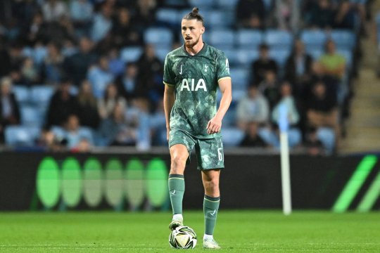 Radu Drăgușin a evoluat în Manchester United - Tottenham 0-3. Cum s-a "remarcat" românul