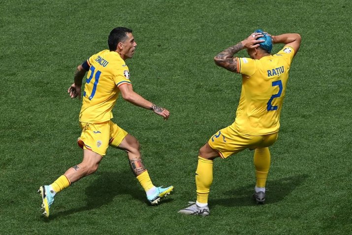 Reacția lui Andrei Rațiu, după golul marcat de Nicolae Stanciu.