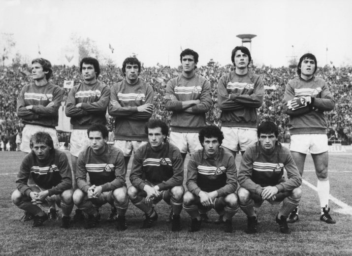 Titularii de la victoria memorabilă cu Italia (1-0, aprilie 1983): Bölöni, Ștefănescu, Augustin, Cămătaru, Iorgulescu, Moraru (sus), Balaci, Ungureanu, Geolgău, Rednic, Klein (jos)