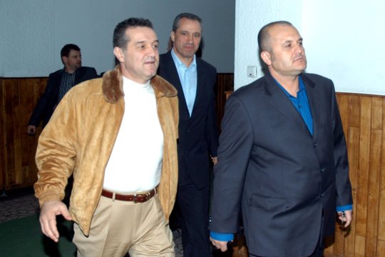 Răzvan Burleanu, mesaj tăios pentru contestatari: ”Gigi Becali să își cântărească declarațiile. Mititelu se agață și el cum poate”
