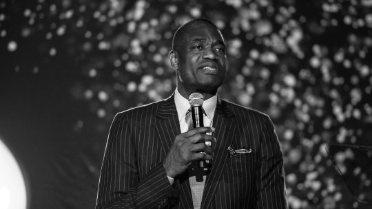 Moartea lui Dikembe Mutombo, cel care a scris istorie în NBA, deplânsă de fiul său. Mesajul emoționant: "A fost chemat să se odihnească"