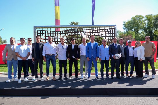 Emeric Ienei a primit un cadou de la Generația de Aur! Surpriza pregătită legendarului antrenor: ”S-a bucurat foarte mult”