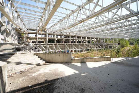 Jungla de la Flamaropol! Cum arată rămășițele structurii pe care se vrea cel mai mare patinoar din București