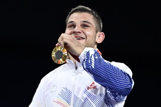Alexandru Bologa i-a adus României medalia de aur la Jocurile Paralimpice!