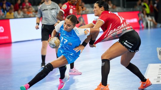 Gloria Bistrița - CSM București 30-26. Surpriză în duelul românesc din Liga Campionilor! Meci extraordinar făcut de echipa lui Florentin Pera