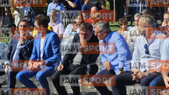 Apariție rară la dezvelirea monumentului. Dorin Mateuț a venit alături de Generația de Aur. Cum arată acum Gheata de Aur din 1989