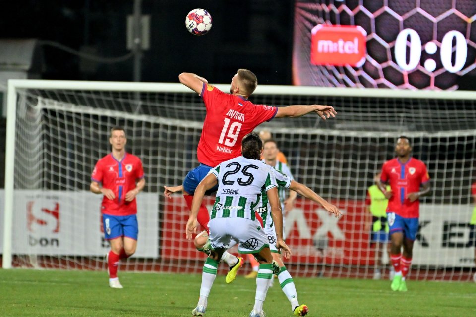 Jovo Lukic, de la Borac Banja Luka, în timpul meciului cu Ferencvaros (Ungaria), din cadrul play-off-ului Europa League, august 2024