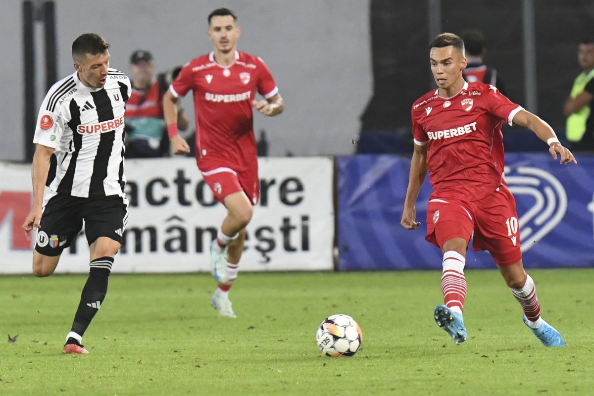 Cătălin Cîrjan, Raul Opruț și Vadim Rață, în meciul dintre Universitatea Cluj și Dinamo, contând pentru Superliga, desfășurat pe Stadionul Cluj Arena din Cluj-Napoca, luni 2 septembrie 2024